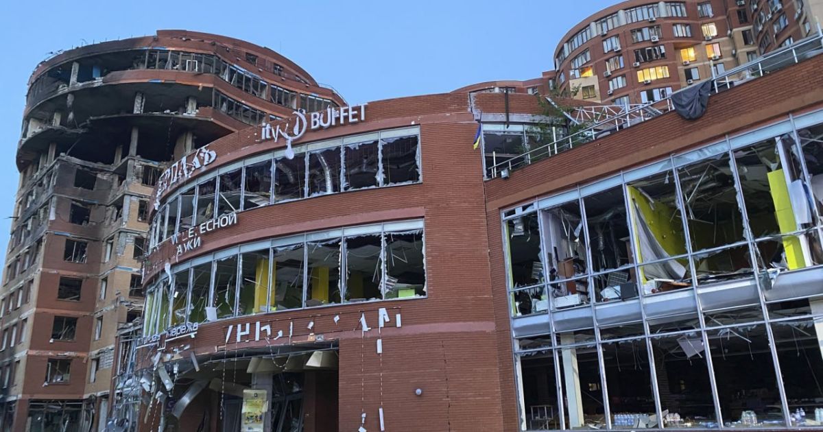 Фото з місця ракетного удару по Одесі 14 червня / Фото: ДСНС, з відкритих джерел