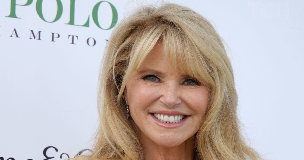 She Looked Extraordinary 69 Year Old Christie Brinkley Fascinated With A Romantic Image Daily