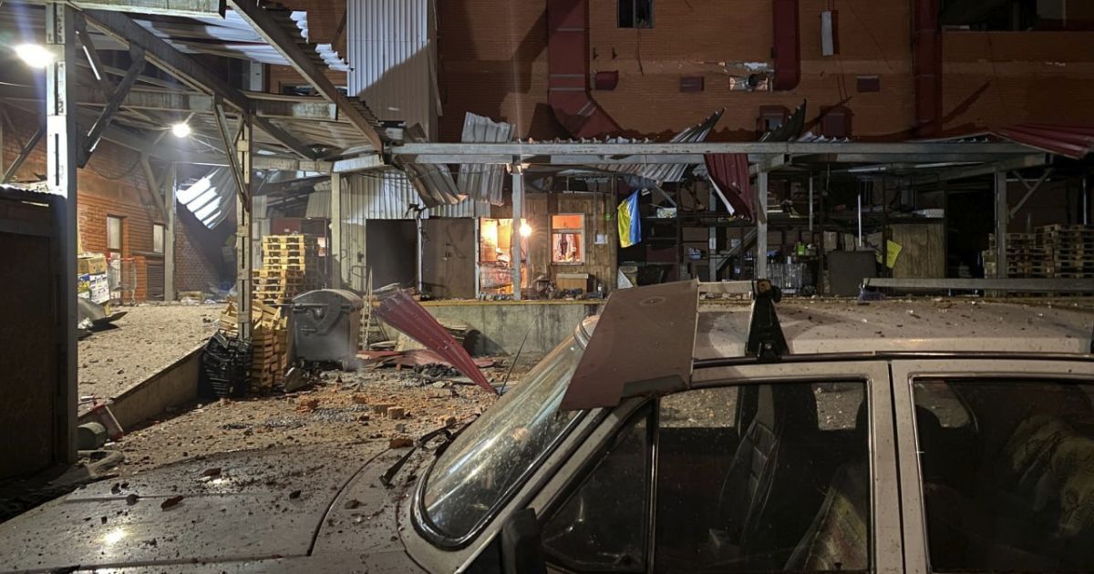 Фото з місця ракетного удару по Одесі 14 червня / Фото: ДСНС, з відкритих джерел