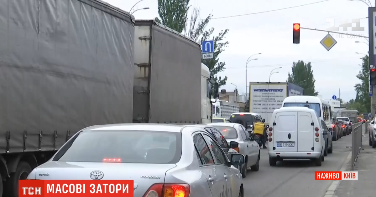У Києві попри затори обмежать рух кількома вулицями