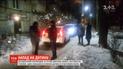 Полицейский напал на девушку с ножом, чтобы отобрать мобильный телефон