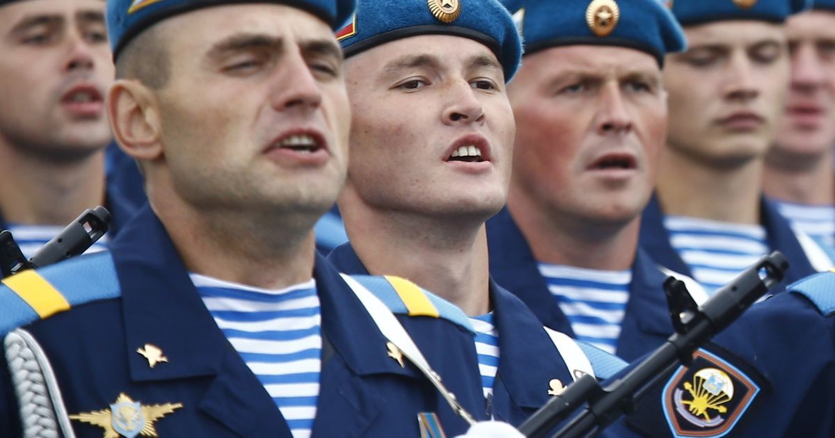 Російські солдати на параді у Мінську