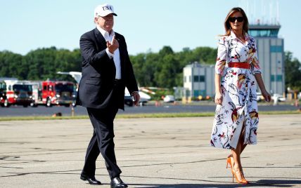 В платье-рубашке и питоновых лодочках: новый выход Мелании Трамп