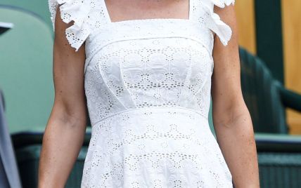 В белом платье и шляпе: беременная Пиппа Миддлтон на Уимблдонском турнире