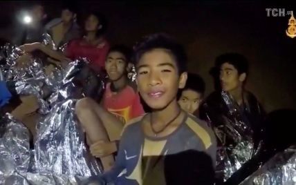 Долгожданное освобождение: спасатели уже вытащили четырех детей из затопленной тайской пещеры