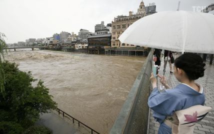 В Японии масштабная эвакуация из-за сильных дождей: один человек уже погиб