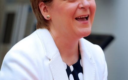 Повторила образ: перший міністр Шотландії Нікола Стерджен знову одягла сукню в горох