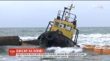 Буксир, который потерпел бедствие в море неподалеку Очакова, выбросило на одесский пляж