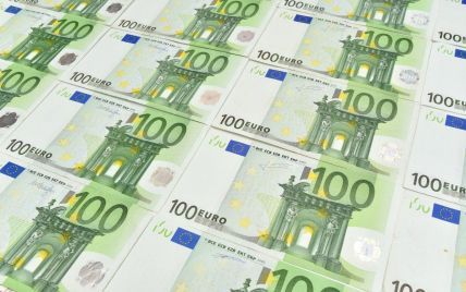 Евро и доллар снова подешевели в курсах НБУ