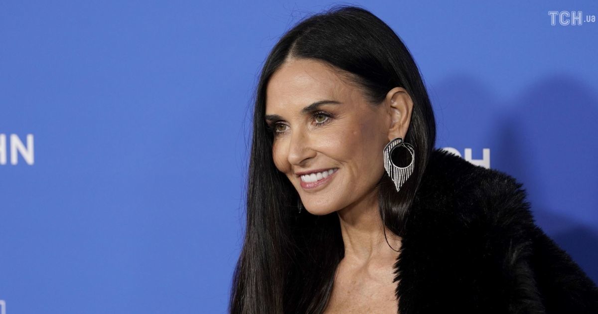 Looks stunning: 60-year-old Demi Moore paired a crumpled green dress ...