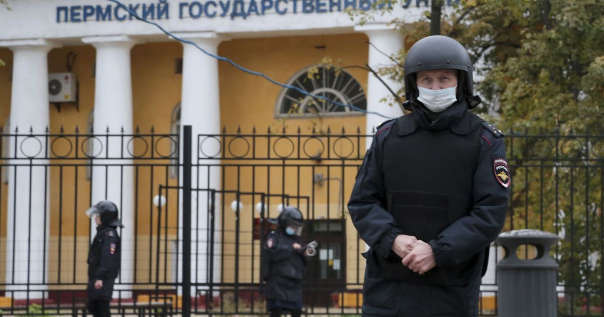 За чотири дні після кривавої бійні в університеті Пермі стрілець опритомнів в лікарні