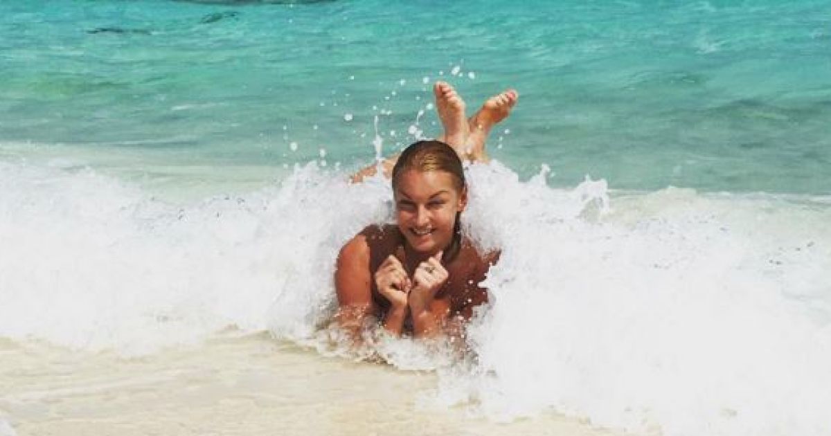 Волочкова загорает на Мальдивах