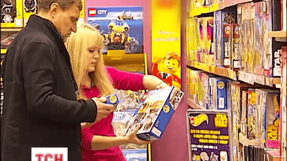 Українці купують дорогі подарунки до Нового року