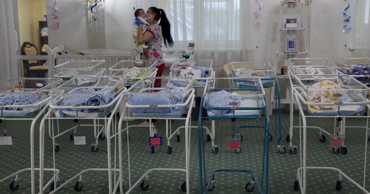 Скандал з сурогатним материнством: кількість новонароджених, яких не можуть забрати батьки-іноземці, зростає
