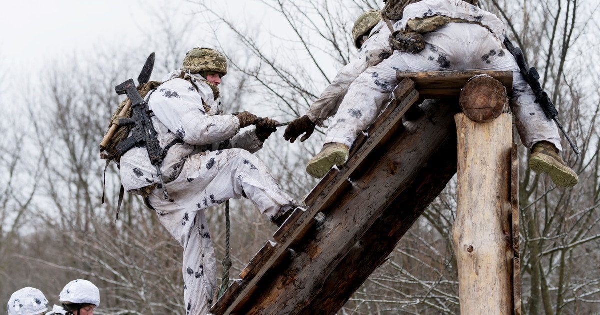 Регулярні “штурми”, стріляють по 5 годин на день: як проходить адаптація у бригадах 7 корпусу ДШВ