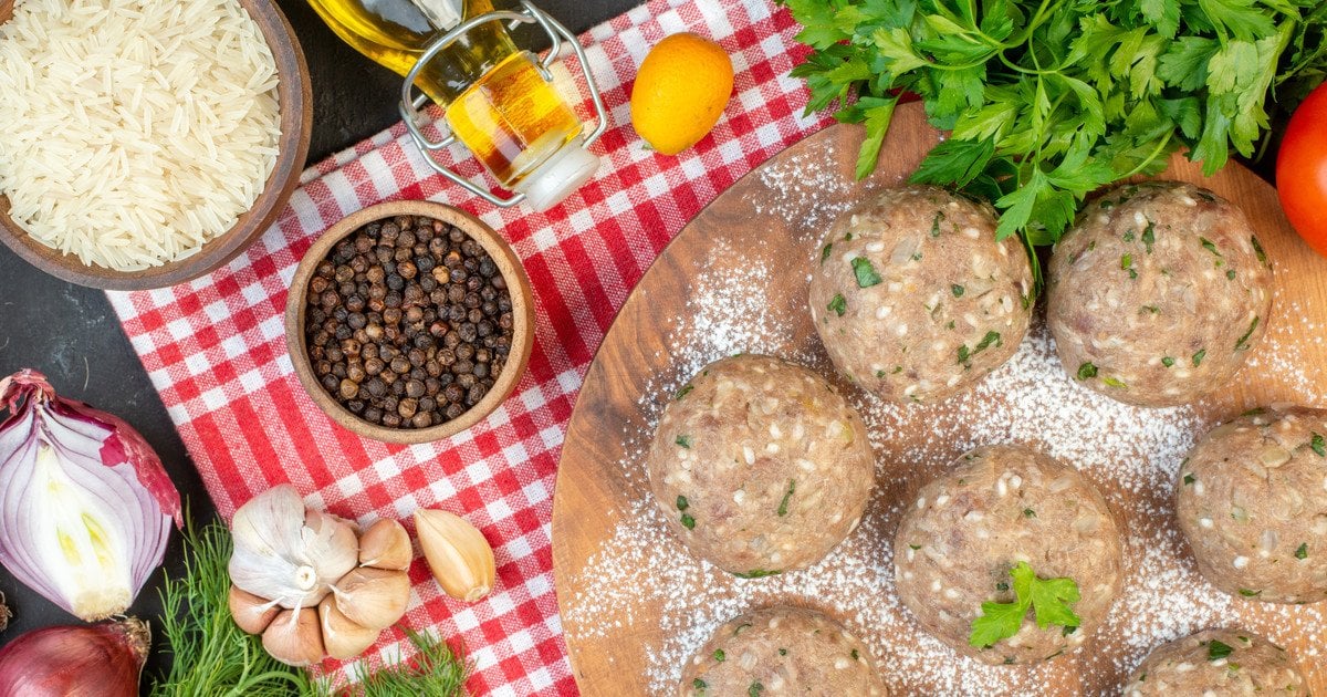 Що додати у фарш на котлети, щоб вийшли соковитими