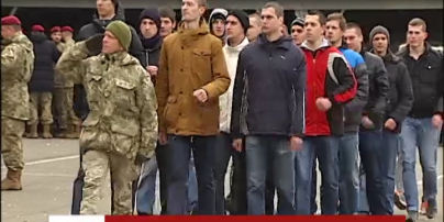 В Киеве началась первая отправка призывников в украинскую армию