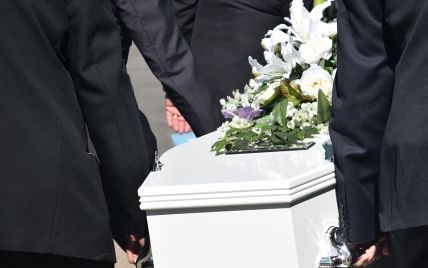 Перепутали гроб: в Молдове семья едва не похоронила чужого человека вместо родственницы