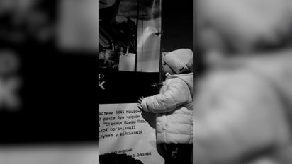 "Где папа?": трогательное видео с маленькой дочерью погибшего защитника