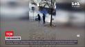 Новости Одессы: фанаты футбольного клуба "Черноморец" забросали командный автобус дымовыми шашками