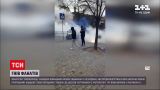 Новини Одеси: фанати футбольного клуба “Чорноморець” закидали командний автобус димовими шашками