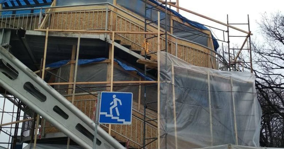 Розпочато ремонт пішохідного мосту на Столичному шосе