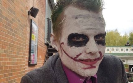 Британский "Джокер" сбросил на мужчину шар для боулинга: его обвиняют в совершении еще 109 преступлений