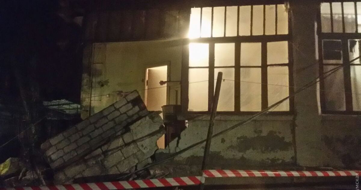 В Одесі від будинку відвалилася ванна кімната