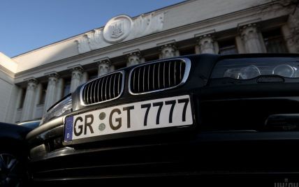 Депутати розглядають варіант із альтернативним розмитненням авто в Україні: що пропонують
