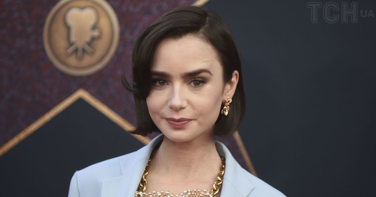 Лили Коллинз