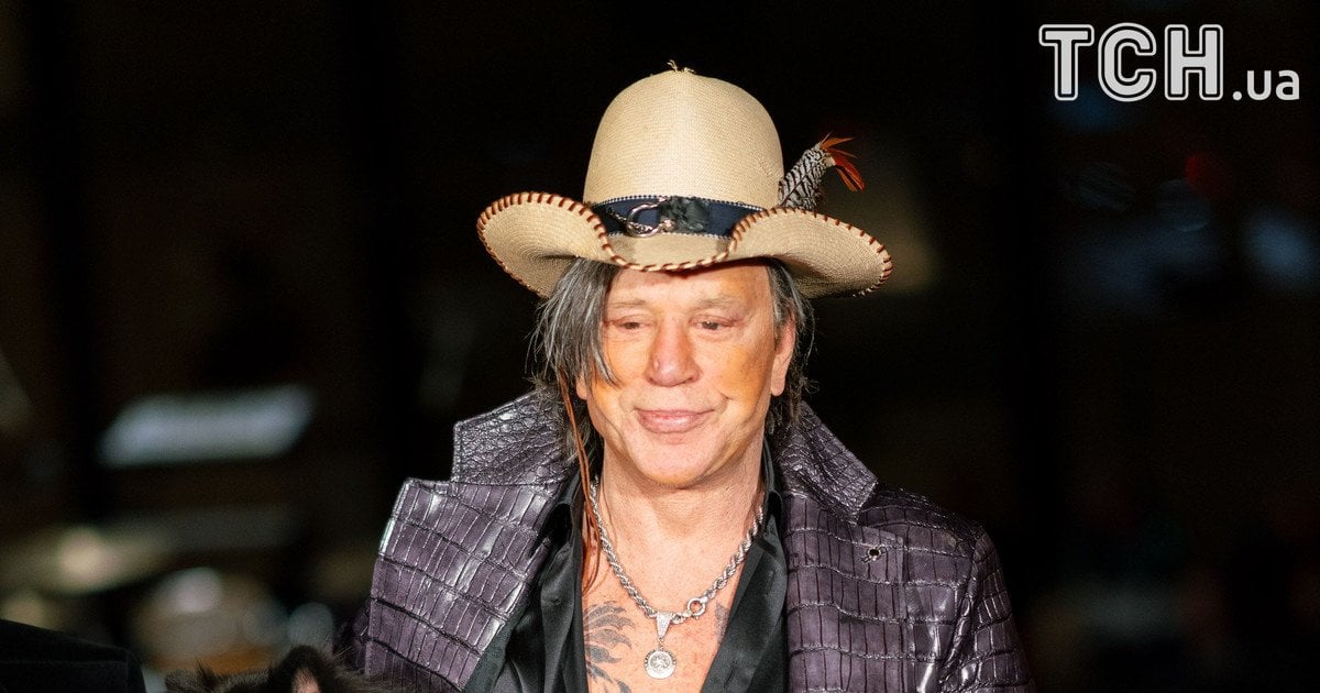 Міккі Рурк поголився налисо, помітно схуднув і шокував змарнілим виглядом