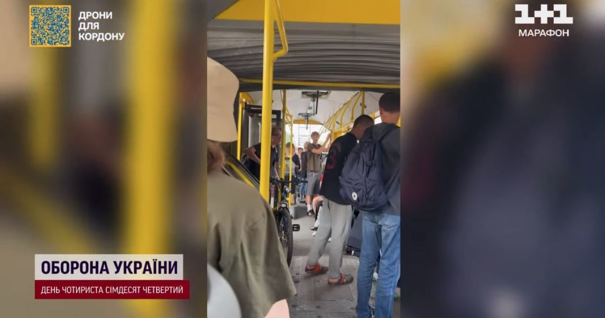 Тимофій з велосипедом потрапив під цькування в тролейбусі