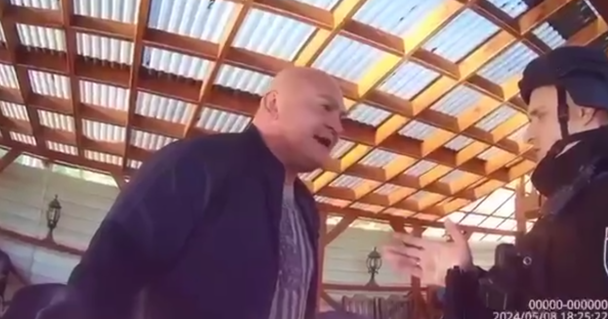 Віктор Журавель скандалить з копом