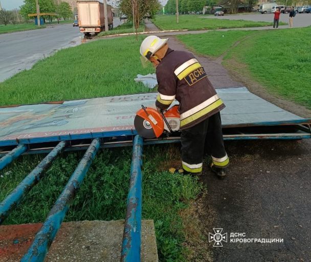 Наслідки негоди в Україні 15-16 квітня / © ДСНС України у Telegram