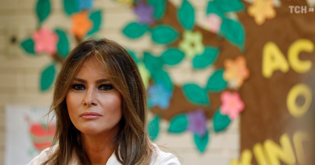 Самолет Мелании Трамп аварийно вернулся на базу из-за проблем на борту