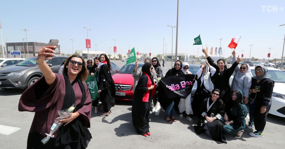 В Саудовской Аравии впервые выдали лицензии пилотов нескольким женщинам