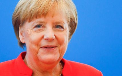 Битва жакетов Ангелы Меркель: бирюзовый, розовый и красный