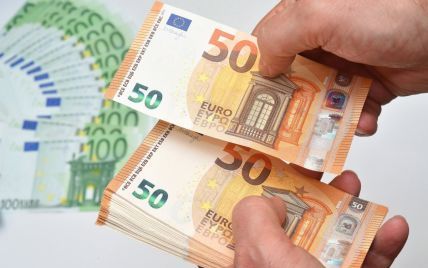 Долар і євро здешевшають. Курси валют від НБУ на середу