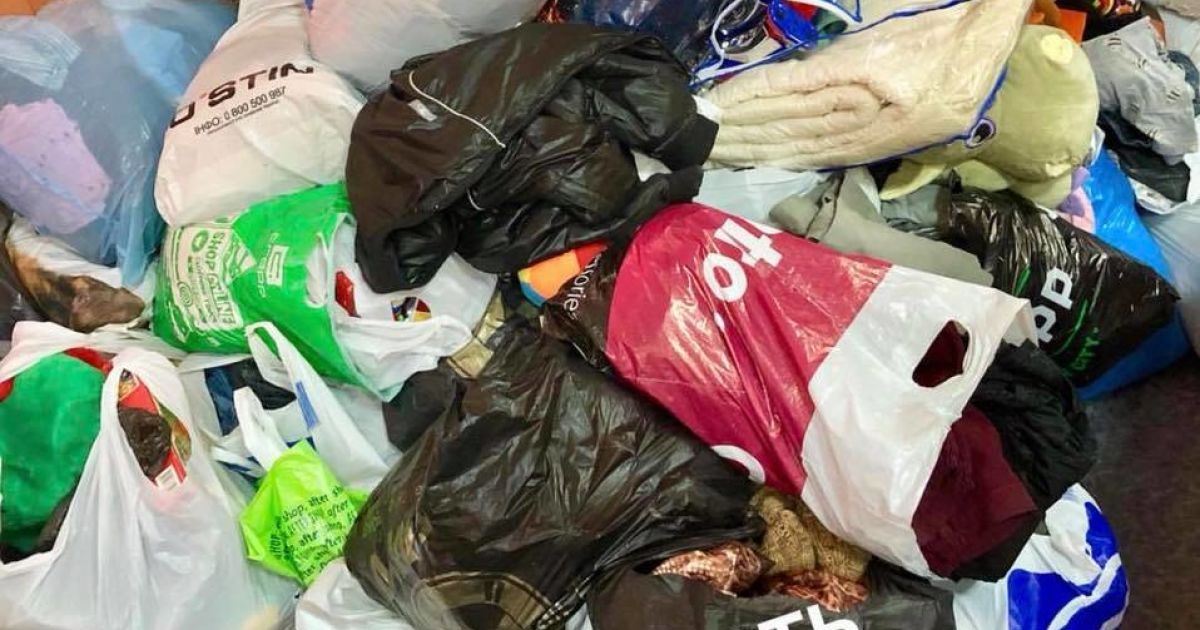 В Полтаве в интернате выбросили на помойку вещи, подаренные детям ко Дню Святого Николая - соцсети