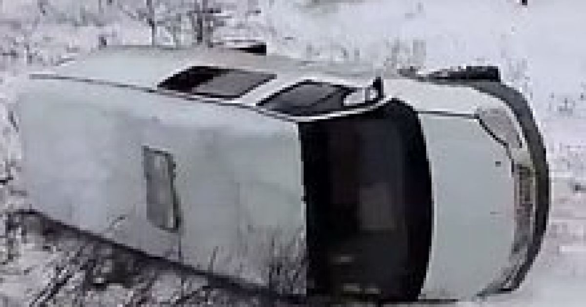 В оккупированном Донецке микроавтобус с боевиками перевернулся в кювет