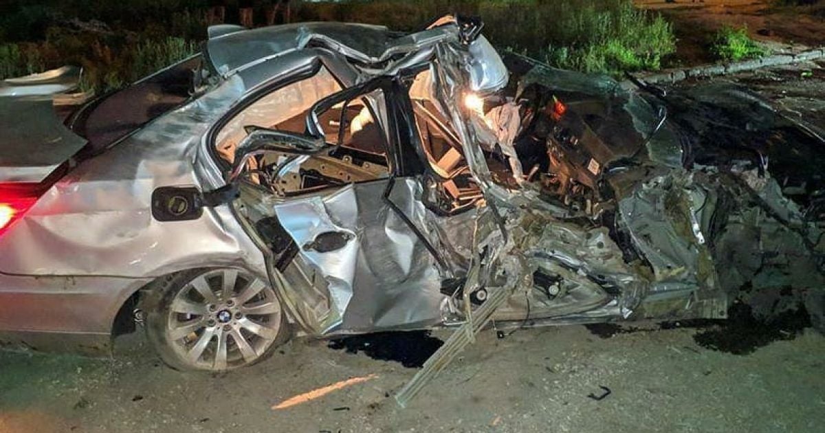 У Херсоні водій BMW врізався у дерево