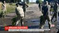 В Луцке перед визитом Зеленского военные бутылками выгребали из выбоин воду
