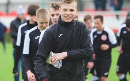 У Росії в 16-річного футболіста влучила блискавка на тренуванні: з'явилося відео