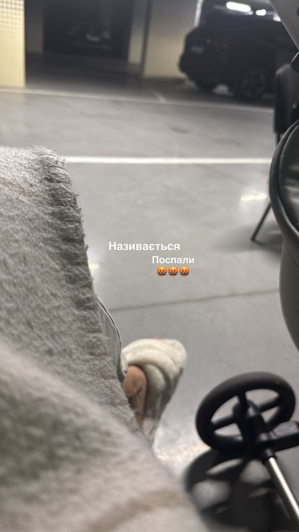 Леся Нікітюк із сином у паркінгу / © instagram.com/lesia_nikituk