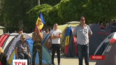 Протестувальники облаштувалися на центральній площі Кишинева