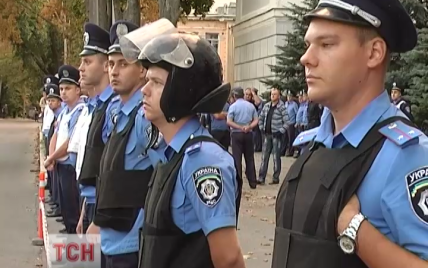 В Харькове пьяный милиционер за рулем иномарки угрожал водителям пистолетом