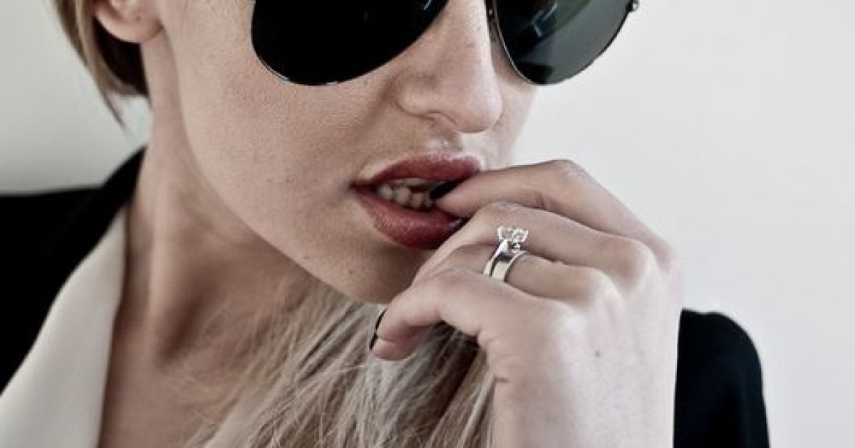 Мерило позирует перед камерами в эффектных образах