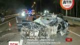 Смертельна аварія під Києвом: легковик вискочив на зустрічну смугу і врізався у мікроавтобус