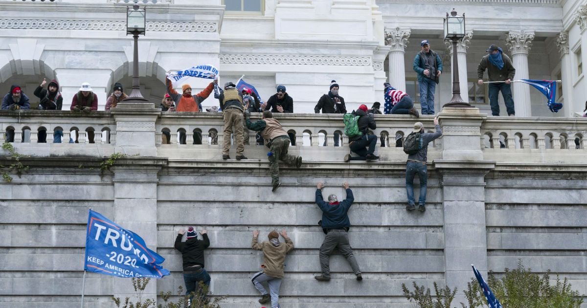 В США могут снять обвинения с некоторых участников протестов в Конгрессе - СМИ