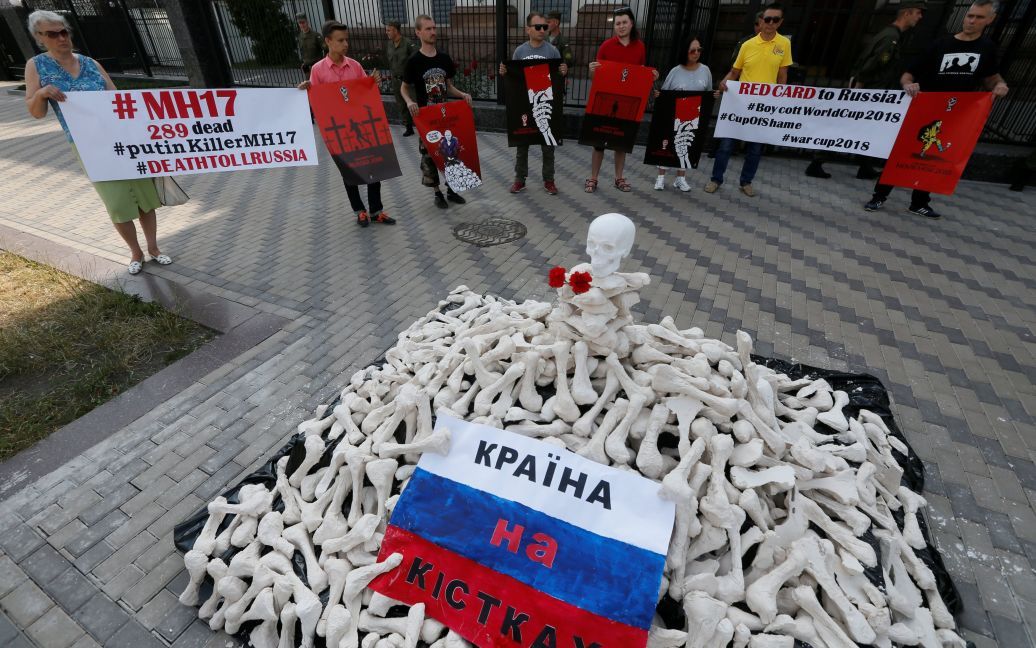 Акция состоялась под посольством РФ / © Reuters